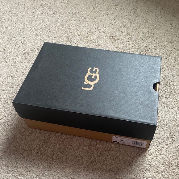 New In Box UGG Black Goldencoast Clog Size 8M Woman Size 9 - Picture 3 of 9